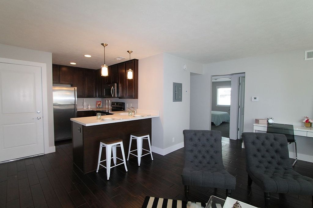 2 beds 1.0 baths (970 sqft) floorplan